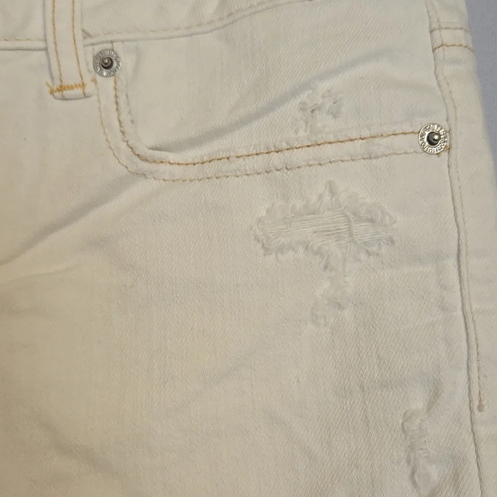 Women’s American Eagle White Denim Cutoff Shorts Sz 10 NWOT - Picture 3 of 7